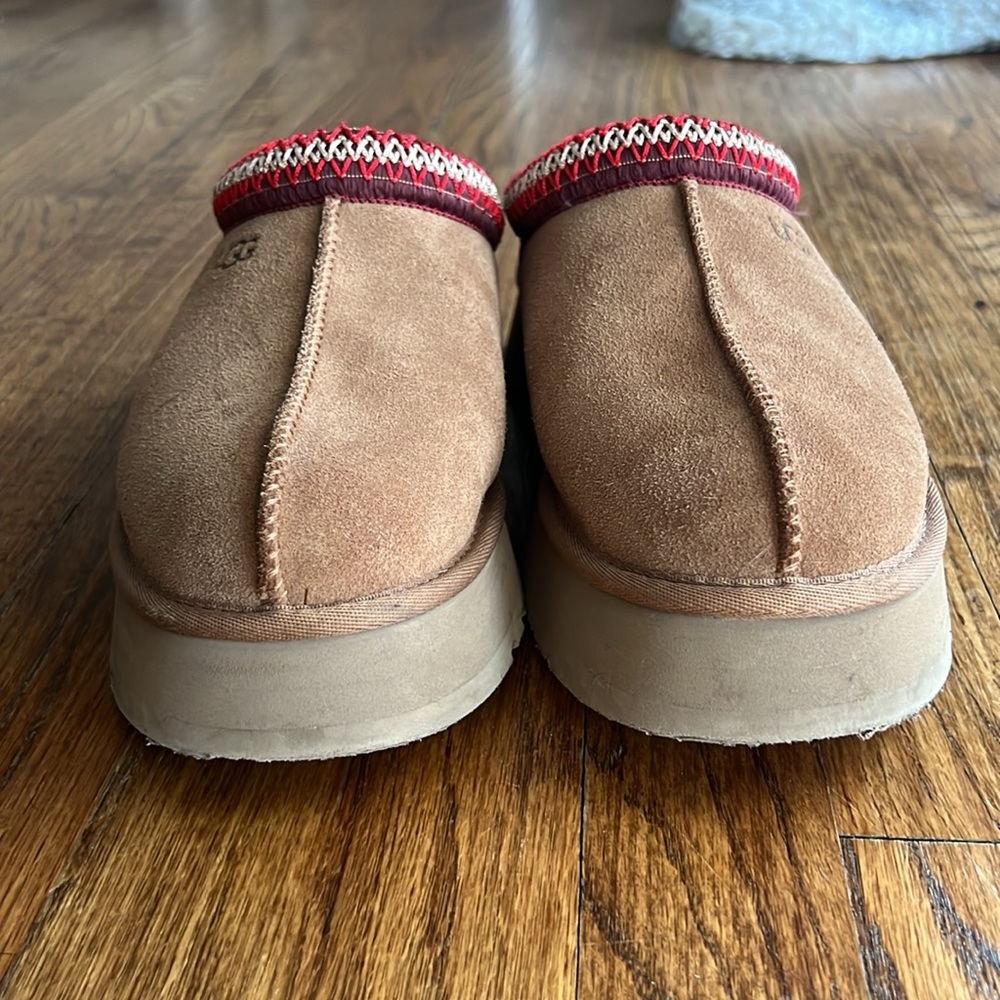 Ugg Tazz platform slipper- excellent condition!